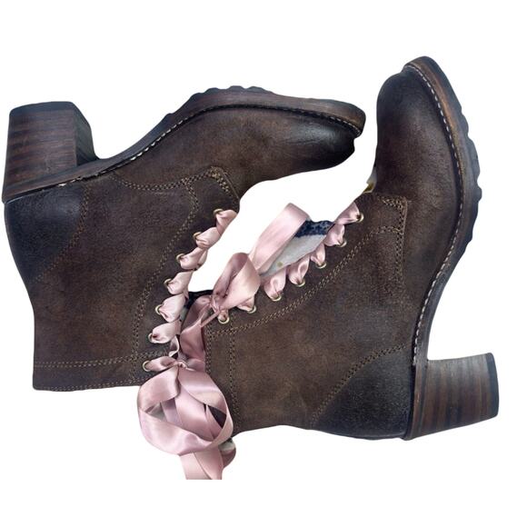 Frye Y2k Combat Lace-Up Boot, Sabrina 6G Brown w/ Pink Ribbon Laces Size 8 - Picture 3 of 16